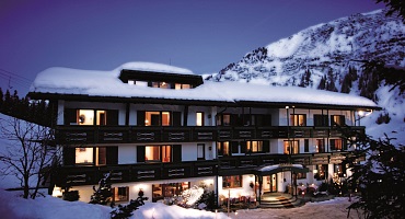 Hotel Angela_Lech_Arlberg_Winter_Nacht
