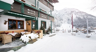 Terrasse_zum_Verweilen_Angela_Lech_Arlberg