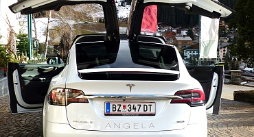 Tesla-Angela-Lech-2